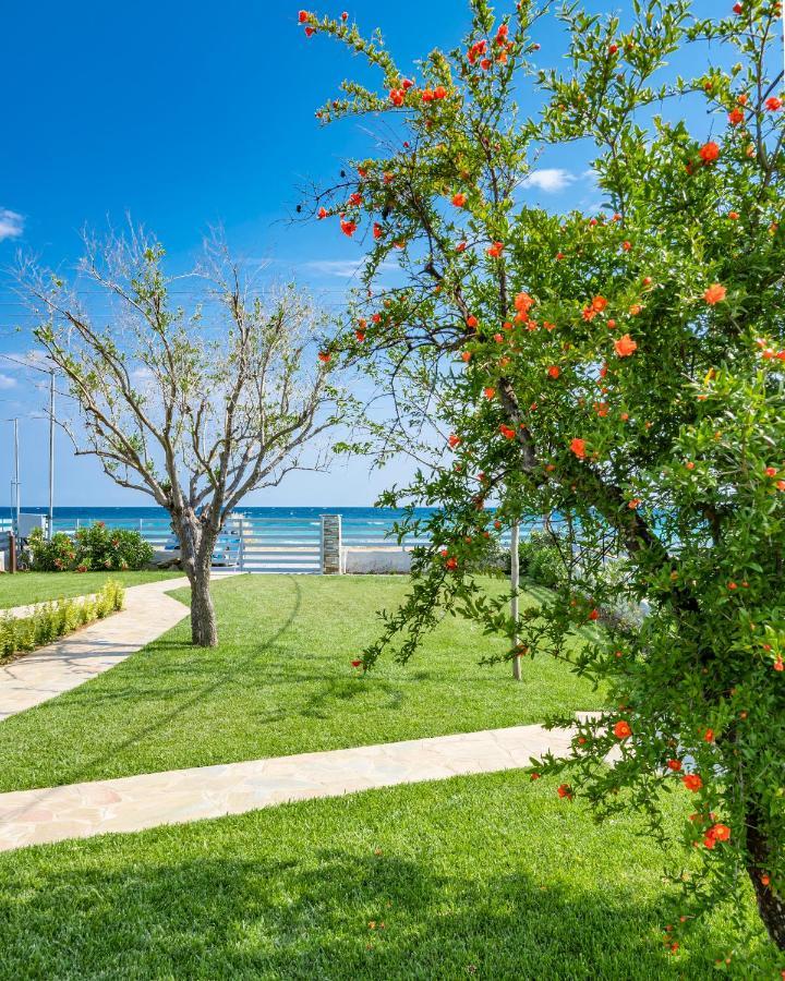 Azzurro Seafront Houses Nea Kallikrateia Exterior foto
